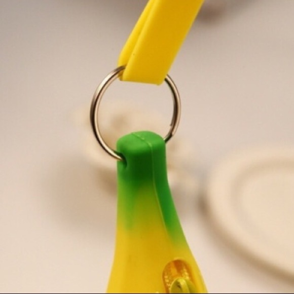 🍌 Last one!🍌 Super cute banana zipper pouch - Picture 3 of 8